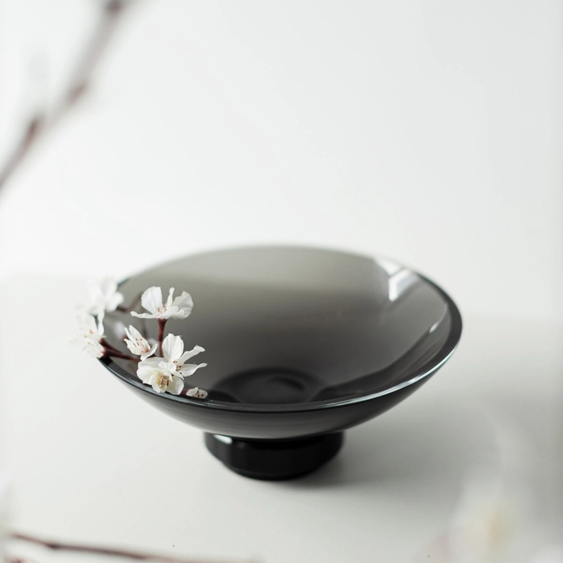 glazen Schaal voor kaarsenzand op voet zwart purecandlle