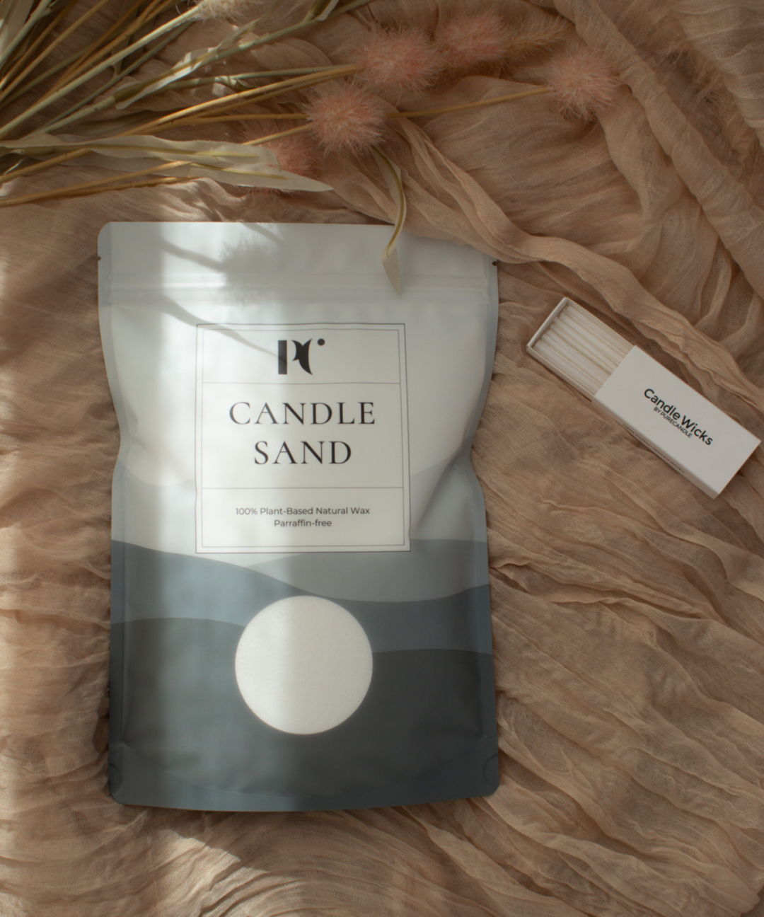 Wit kaarsenzand met lonten van PureCandle – paraffinevrije candle sand voor navulbare kaarsen, kaarsensets en minimalistische kaarsdecoratie - Minimalistische Kaars