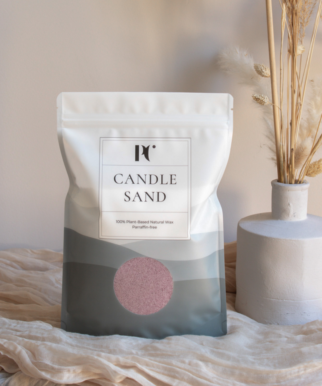 Romantisch kaarsenzand met lonten in oudroze, roze en paars – PureCandle candle sand met lonten voor zachte sfeer en navulbare kaarsen. (Purple Rose)